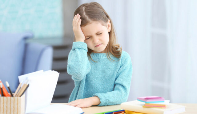 Çocuklarda baş ağrısı neden olur migren kapınızı çalıyor olabilir!